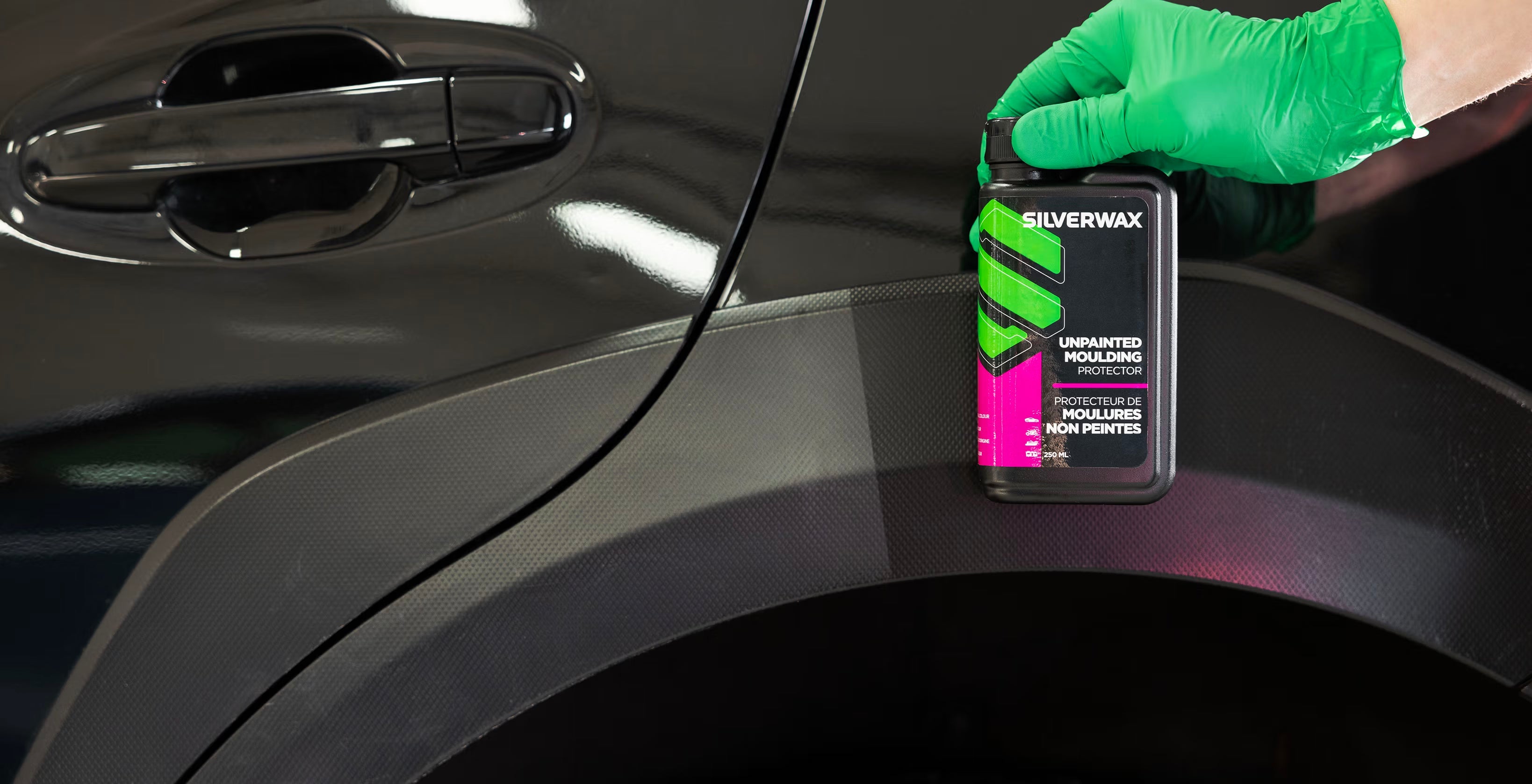 Moulures et surfaces plastiques